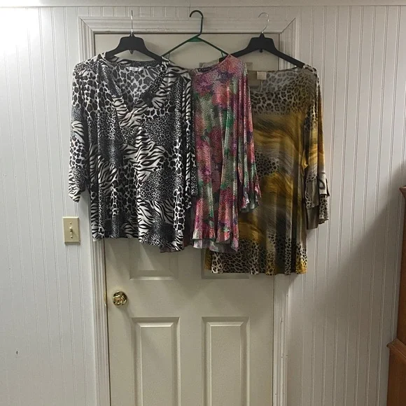 Stylish Women's Printed Tops - Set of 3 - Picture 1 of 4